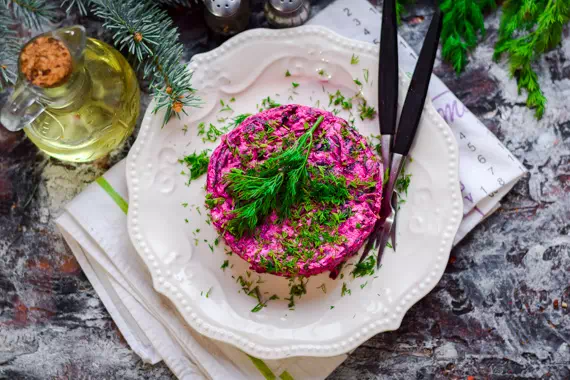 салат из свеклы с черносливом и грецкими орехами рецепт фото 8